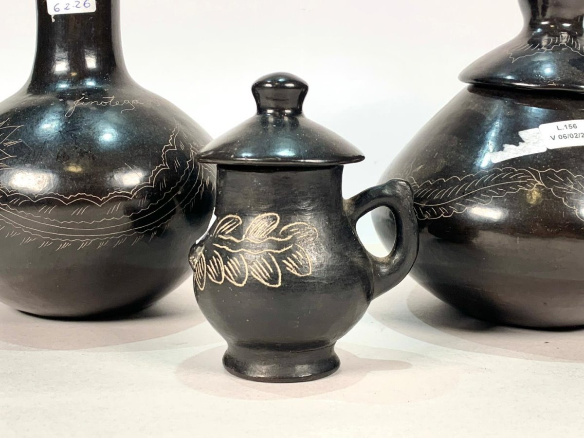 Tres piezas en cerámica color negro con decoración floral - imagen 2