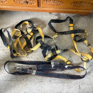 Lote anterior: Dos Arneses de Seguridad Negros y Amarillos