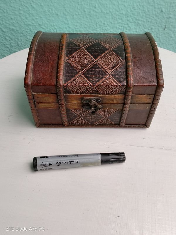 Caja de madera con accesorios - imagen 2