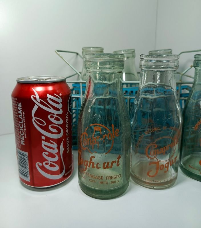 Casillero de seis botellas de yogur y yogourth Conaprole - imagen 3