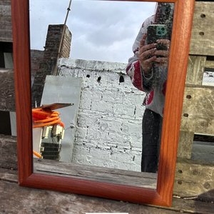 Lote siguiente: Espejo con Marco de Madera Rectangular