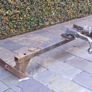Enganche Reforzado para Vehículo con Bola de Acoplamiento y Cableado Eléctrico - imagen 5