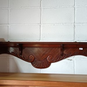 Repisa Antigua de Madera Maciza con Detalles Tallados - imagen 4
