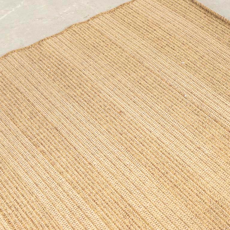 Alfombra acrílica color marrón con detalles y fácil de limpiar - imagen 3