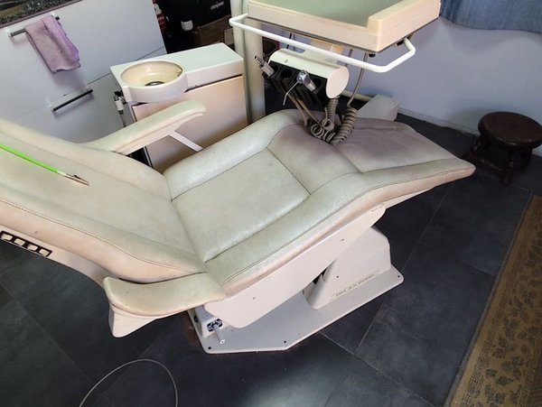 Silla de masaje relajante con piezas ajustables y contenedor de bebida - imagen 9