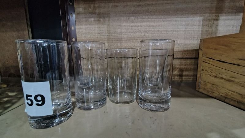 Lote siguiente: Vasos de cristal en buen estado