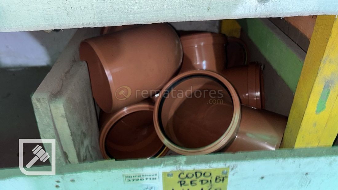 Lote de Tubos y Conectores de PVC Marrón
