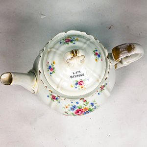 Tetera de Porcelana Alemana Bavaria Blanca Floral con Guarda Dorada - imagen 3