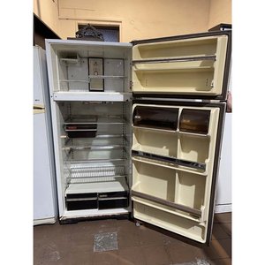 Heladera Frigidaire Frio Húmedo con Detalles de Óxido y Avería en Puerta - imagen 2