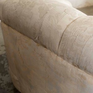 Sofá de Dos Cuerpos Tapizado en Tela Marfíl con Almohadones - imagen 3