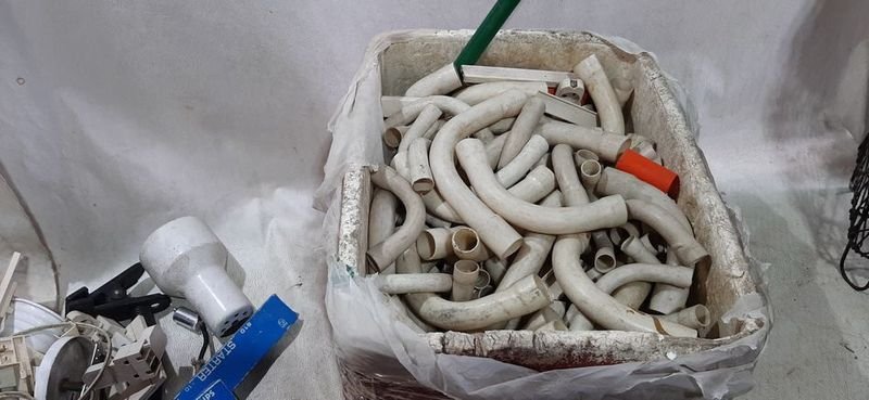 Lotes de artículos de electricidad en mal estado - imagen 3