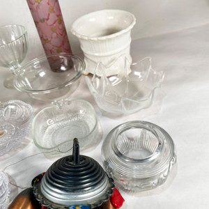 Lote de Cenicero, Plato Despojador, Florero y Vasos de Cristal - imagen 3
