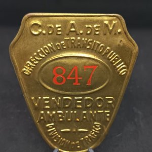 Lote siguiente: Antigua Insignia Vendedor Ambulante Intendencia Montevideo Bronce N° 847
