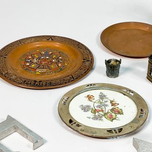 Lote de Letras Metálicas, Juego de Miniaturas de Cobre y Platos Decorativos - imagen 3