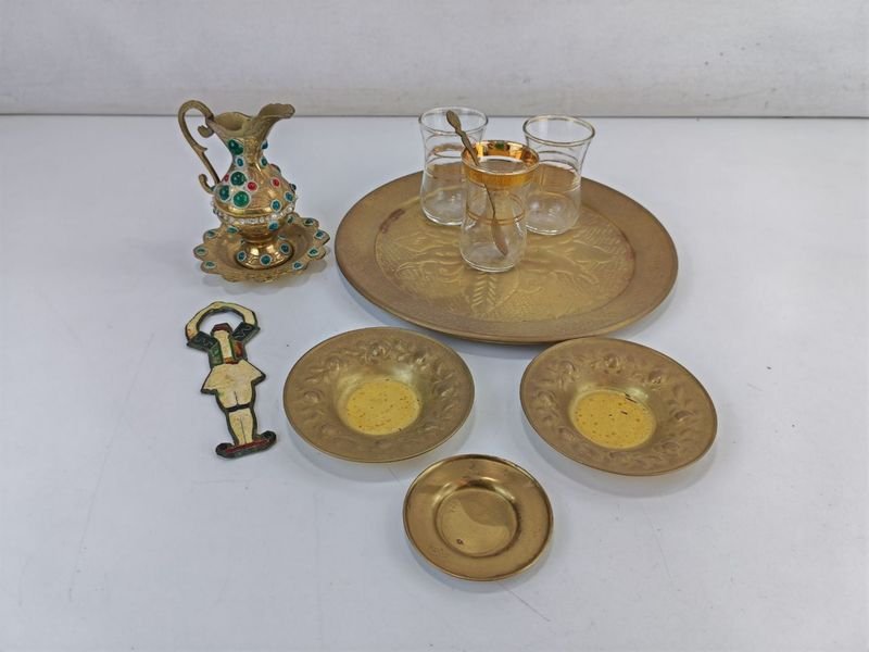 Lote siguiente: Adornos En Bronce Y Copitas En Vidrio