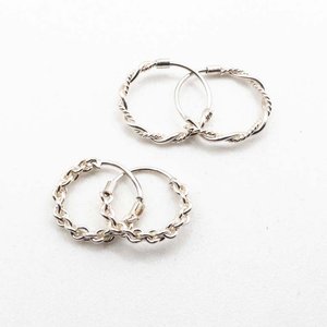 Dos Pares de Arracadas de Plata con Diseño Trenzado - imagen 1