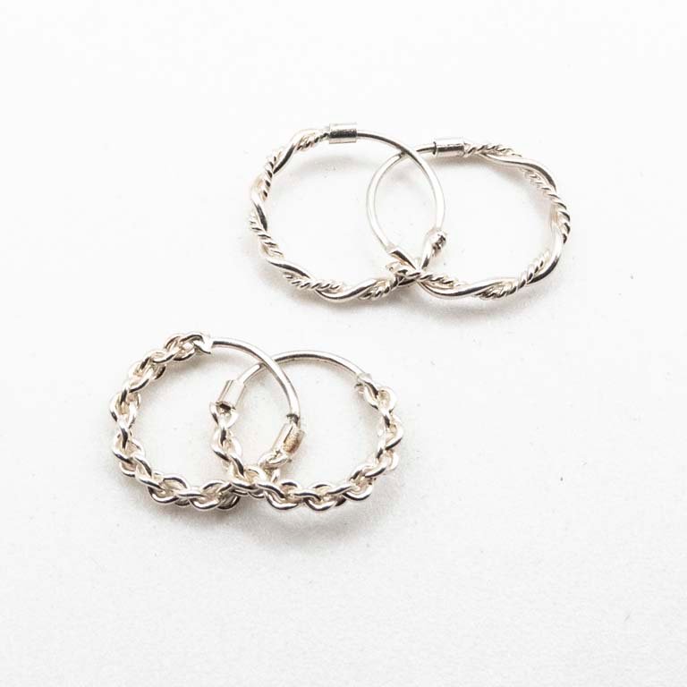 Dos Pares de Arracadas de Plata con Diseño Trenzado