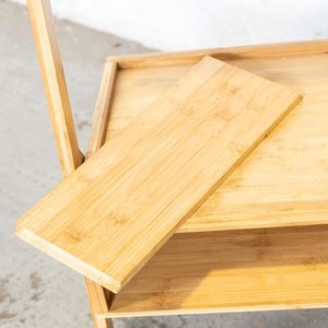 Estante de Bambú con Puerta Inferior y Detalles de Lustre - imagen 3