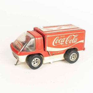 Lote siguiente: Camión de reparto de Coca - Cola de chapa litografiada a pila made in Japan  - Medidas: Largo 25cm