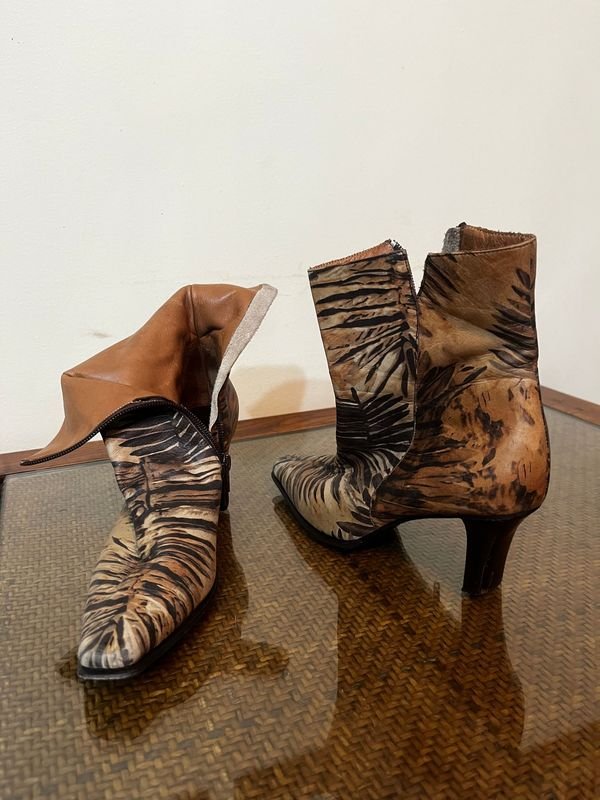 Botas de Cuero Vacuno Estampadas Talle 37 Blaque Argentina - imagen 1