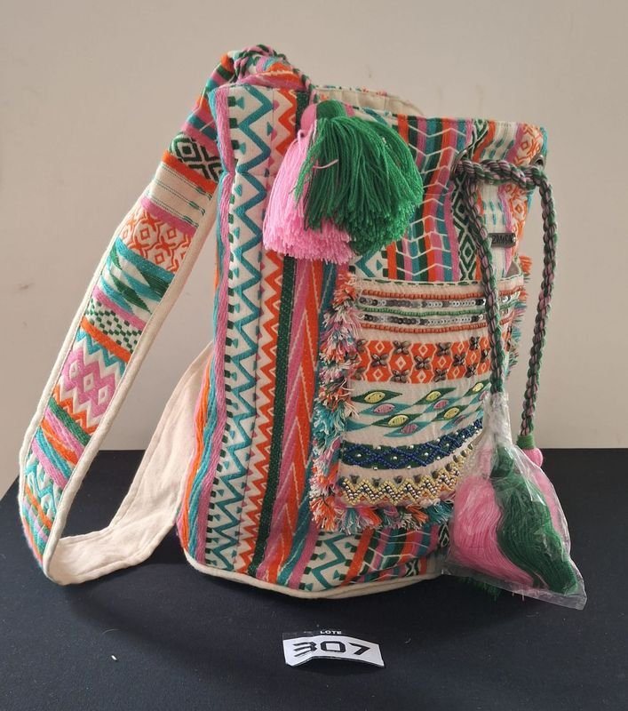 Mochila Artesanal Multicolor con Flecos y Cuentas