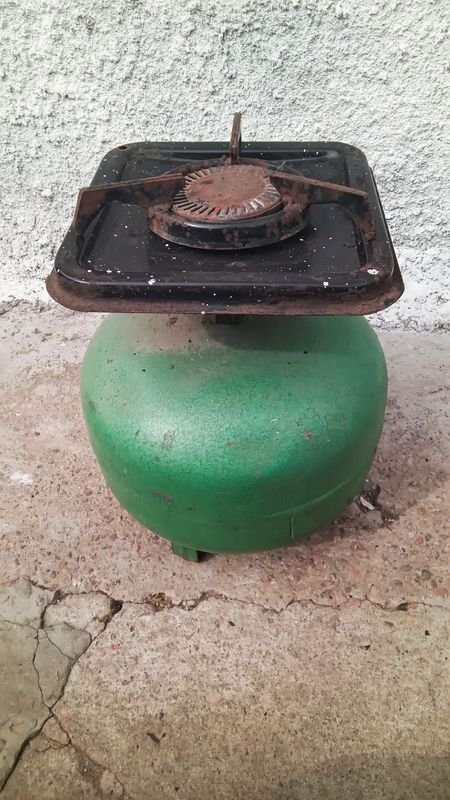 Garrafa de gas en buen estado con soporte - imagen 3