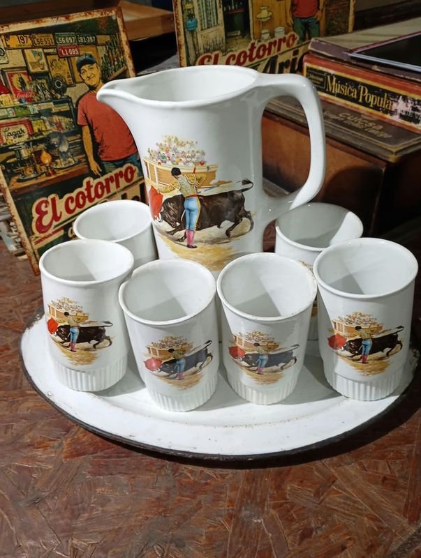 Juego de Jarra y Vasos con Bandeja Enlozado Estilo Tauromaquia