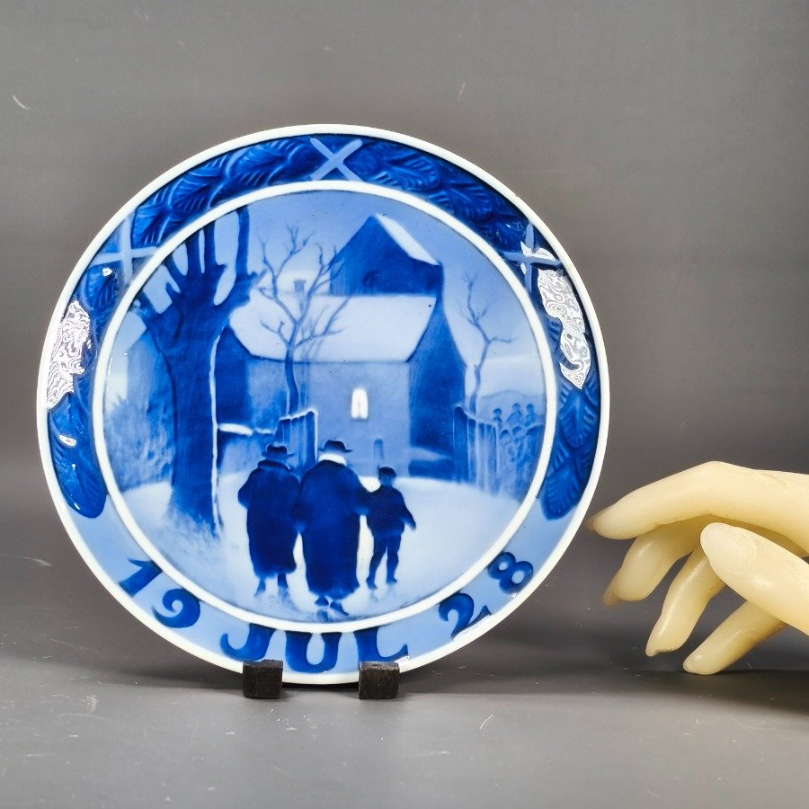 Plato de colección en porcelana Royal Copenhagen de la Navidad de 1928 - imagen 3