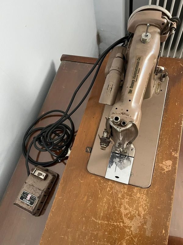 Maquina de coser SINGER con pedal - En venta en subasta - imagen 4