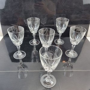 Lote siguiente: L 273 - Set De 6 Piezas - Conjunto de 6 copas de cristal con diseño tallado en el copón y base lisa, en muy buen estado de conservación (6 Unidades)
