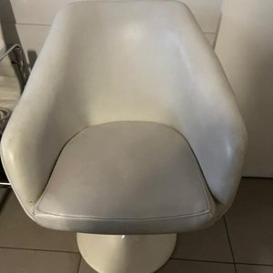 Sillón Giratorio Blanco Estilo Butaca en Simil Cuero - imagen 2