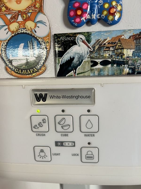 Gran heladera marca White Westinghouse con freezer 2 puertas - imagen 7