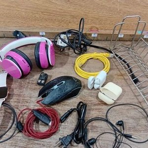 Lote anterior: Auriculares Rosados, Smartwatch Blanco, Mouse Gamer, Audífonos Inalámbricos y Soporte Metálico Vintage