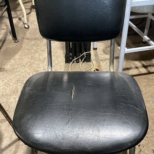 Lote de 2 Sillas Metálicas con Asiento y Respaldo Acolchado - imagen 3