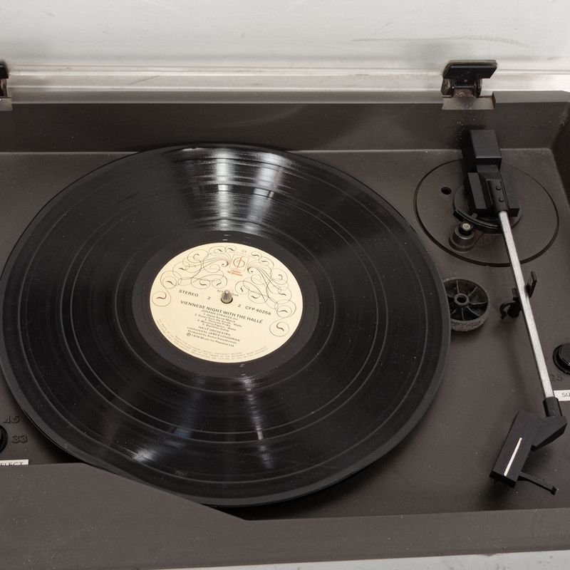 Tocadiscos marca JVC en buen estado - imagen 2
