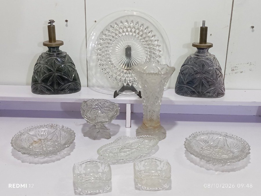 Lote de Cristal Labrado: Bases de Lámpara, Florero, Compotera y Más