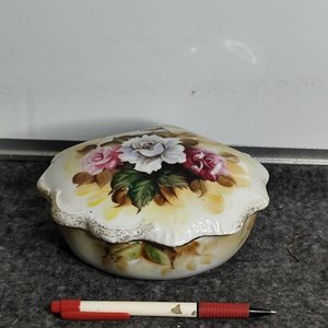 Lote siguiente: Alajero Japonés Cerámica Pintado a Mano con Rosas