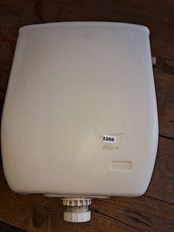 Lote siguiente: Cisterna Mochila de Plástico - Accesorios para Vehículos