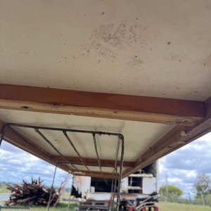 Barra Desayunador o Repisa Blanca con Estructura Metálica - imagen 1