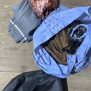 Lote siguiente: Funda para Moto y Ropa Variada