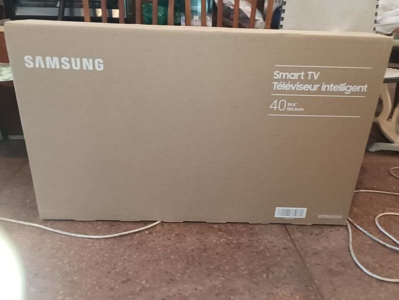 TV Samsung 40" FHD con garantía 1 año - imagen 2