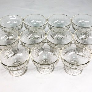 Lote siguiente: Once Copas Hialinas para Postre con Biselados