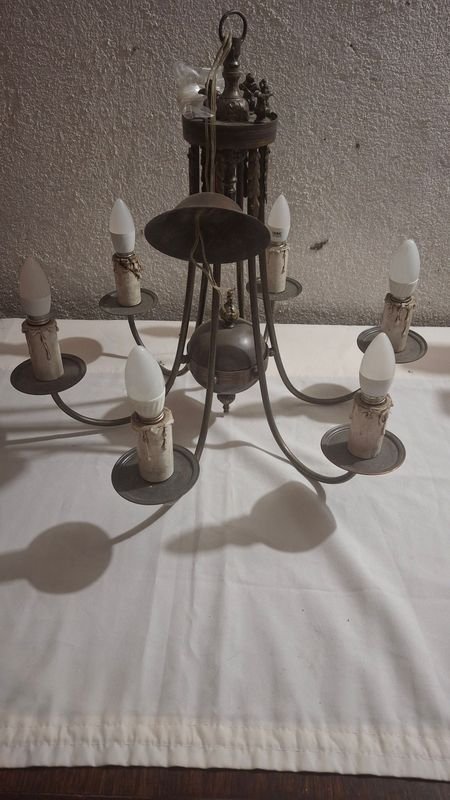 Lote siguiente: Lámpara de 6 brazos de estilo antiguo