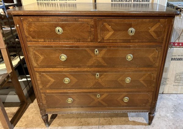 Antigua cómoda en madera maciza para decorar tu hogar - imagen 3