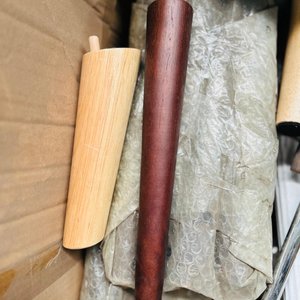 Caja con Porta Toallas Desarmados y Patas de Muebles Varias - imagen 2