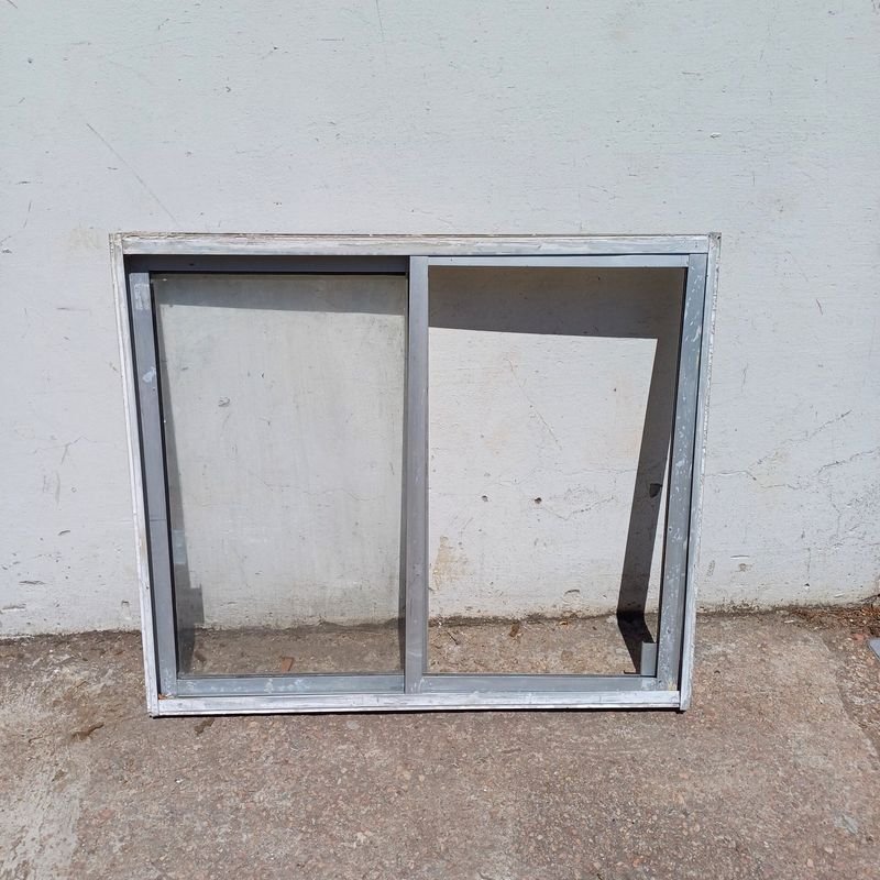 Ventana en carpintería de aluminio con dos hojas corredizas - imagen 4