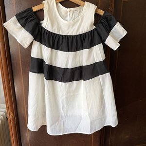 Vestido Infantil Rayas Blancas y Negras con Hombros Descubiertos Talla 140 - imagen 6