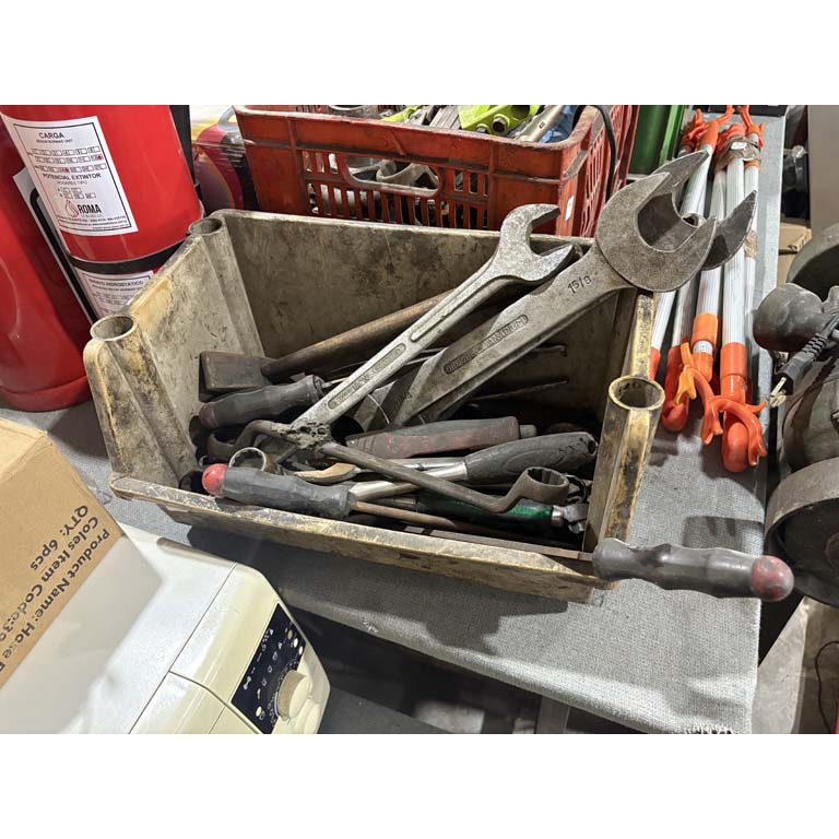 Lote siguiente: Lote de herramientas manuales variadas