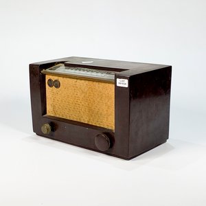 Lote siguiente: Radio Antigua a Válvulas en Caja de Madera Marrón con Rotura