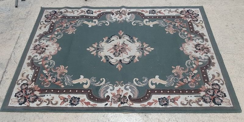 Lote anterior: Alfombra con diseños arábescos